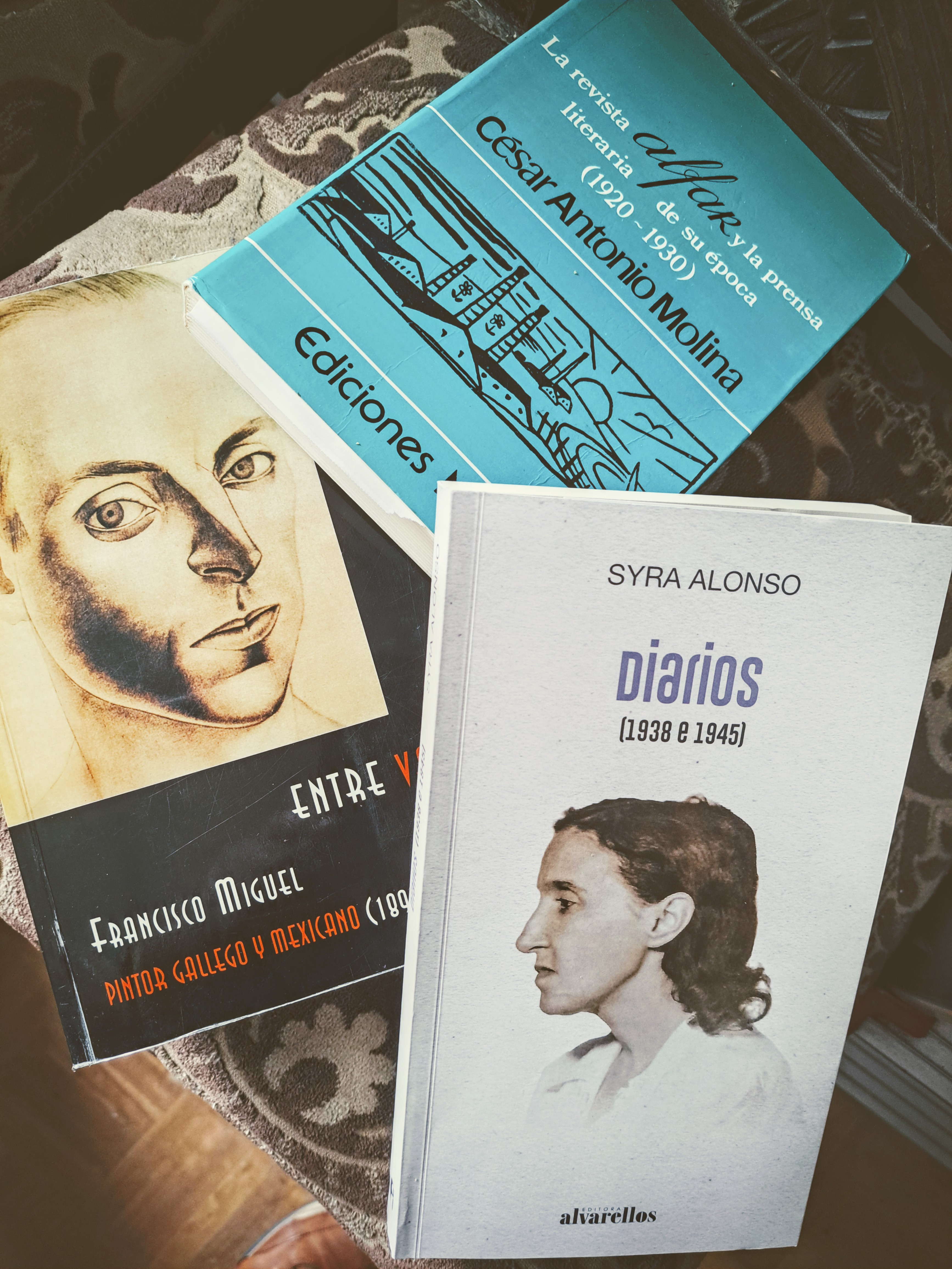Ampliar: Libros arredor de Francisco Miguel e Syra Alonso